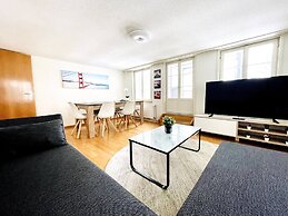 Beautiful Old Building Apartment In The Center