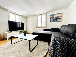 Beautiful Old Building Apartment In The Center