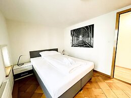 Beautiful Old Building Apartment In The Center