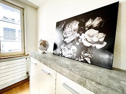 Beautiful Old Building Apartment In The Center