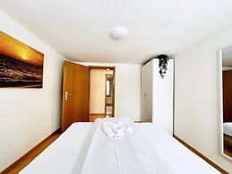 Beautiful Old Building Apartment In The Center