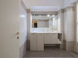 Chic & Quiet Apartment in San Babila
