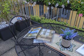 Chic & Quiet Apartment in San Babila