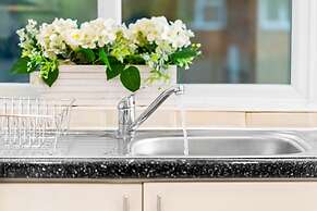 Harborne House 4 Bedroom Contractor Qe Hospital