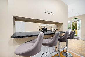 Harborne House 4 Bedroom Contractor Qe Hospital