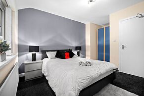 Harborne House 4 Bedroom Contractor Qe Hospital