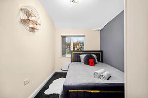 Harborne House 4 Bedroom Contractor Qe Hospital