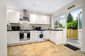 Harborne House 4 Bedroom Contractor Qe Hospital