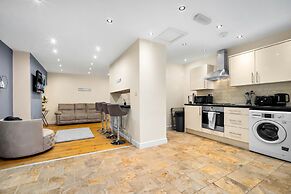 Harborne House 4 Bedroom Contractor Qe Hospital