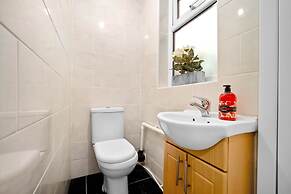 Harborne House 4 Bedroom Contractor Qe Hospital