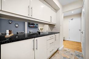 Harborne House 4 Bedroom Contractor Qe Hospital