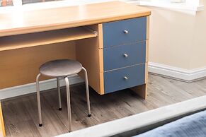 Harborne House 4 Bedroom Contractor Qe Hospital