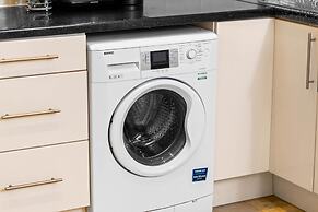 Harborne House 4 Bedroom Contractor Qe Hospital