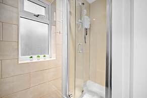 Harborne House 4 Bedroom Contractor Qe Hospital