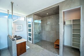 Beachside Villa, Amazing Views, Hotel Amenities v5