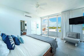 Beachside Villa, Amazing Views, Hotel Amenities v5