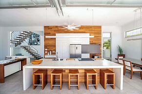 Beachside Villa, Amazing Views, Hotel Amenities v5