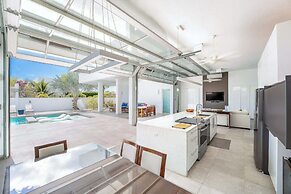 Beachside Villa, Amazing Views, Hotel Amenities v5