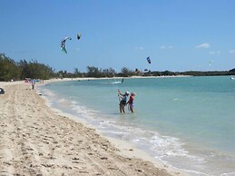 Family Beachside Villa With Hotel Amenities v7