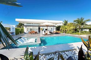 Family Beachside Villa With Hotel Amenities v7