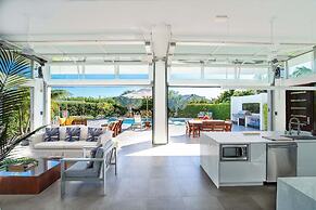 Family Beachside Villa With Hotel Amenities v7