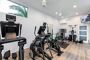 Family Beachside Villa With Hotel Amenities v7