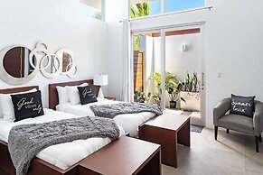 Family Beachside Villa With Hotel Amenities v7