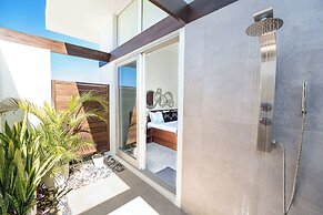 Family Beachside Villa With Hotel Amenities v7