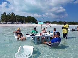 Family Beachside Villa With Hotel Amenities v7