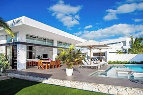 New Seaside Vacation Villa With Hotel Amenities v9