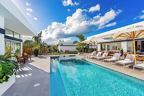 New Seaside Vacation Villa With Hotel Amenities v9