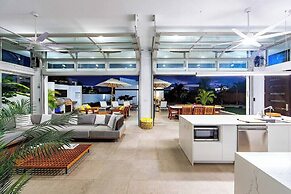 New Seaside Vacation Villa With Hotel Amenities v9