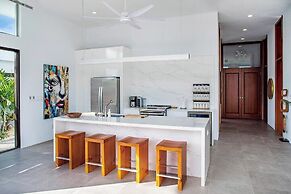 New Seaside Vacation Villa With Hotel Amenities v9