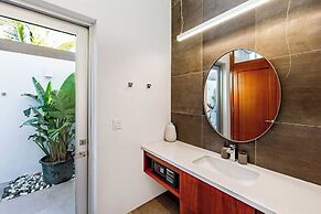 New Seaside Vacation Villa With Hotel Amenities v9