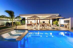 New Seaside Vacation Villa With Hotel Amenities v9