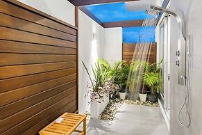 Oceanside Vacation Villa With Hotel Amenities v10