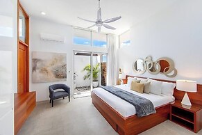 Oceanside Vacation Villa With Hotel Amenities v10