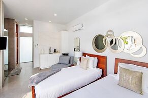 Oceanside Vacation Villa With Hotel Amenities v10