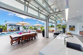 Oceanside Vacation Villa With Hotel Amenities v10