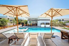 Oceanside Vacation Villa With Hotel Amenities v10