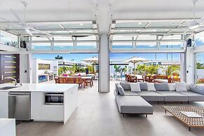 Oceanside Vacation Villa With Hotel Amenities v10