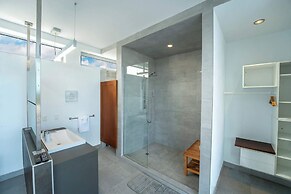 Vacation Villa, Oceanview and Hotel Amenities v1