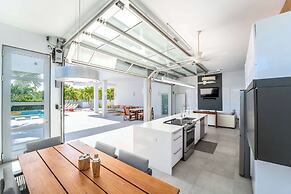 Vacation Villa, Oceanview and Hotel Amenities v1