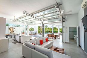 Vacation Villa, Oceanview and Hotel Amenities v1