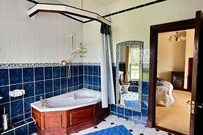 Summer Sale! Beakstown House Luxurious 5-bed Villa