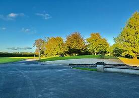 Summer Sale! Beakstown House Luxurious 5-bed Villa