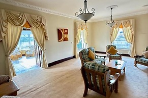 Summer Sale! Beakstown House Luxurious 5-bed Villa