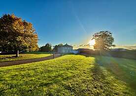 Summer Sale! Beakstown House Luxurious 5-bed Villa