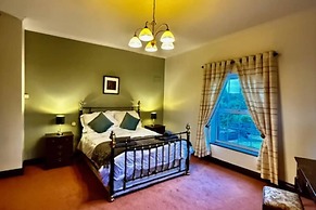 Summer Sale! Beakstown House Luxurious 5-bed Villa