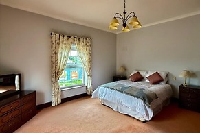 Summer Sale! Beakstown House Luxurious 5-bed Villa